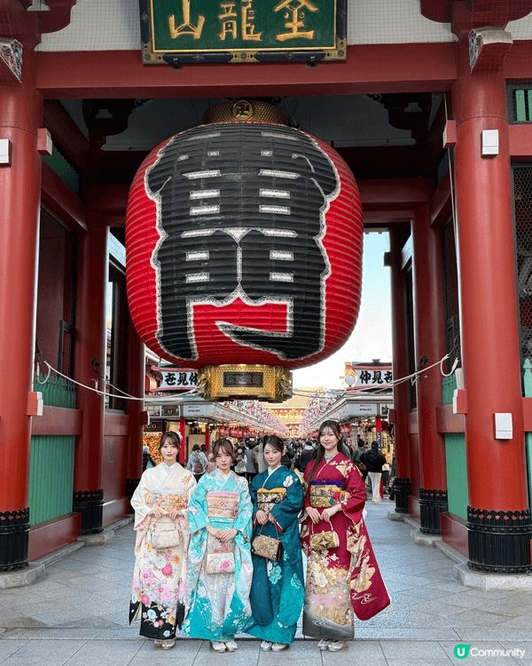 日本東京的楓葉落在街上，非常美觀，看見的景像，想立刻和朋友分...