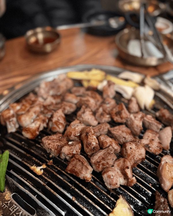 韓國弘大必食燒肉，豬肉肉味香濃，咬落juicy，去韓國真係一...