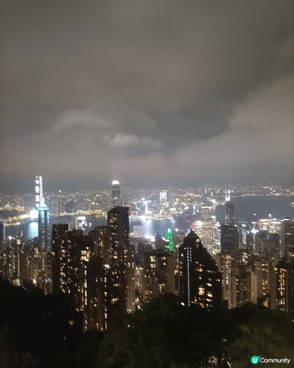香港太平山山頂夜景，推薦原因是因為香港特色及景色浩瀚