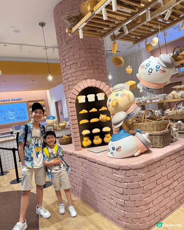 東京Chiikawa Bakery 裝修非常吸引，周圍也有可...