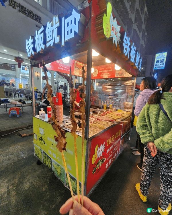 揭陽步行街夜市真係充滿地道風味同人氣！夜晚一到，整條街燈火通...