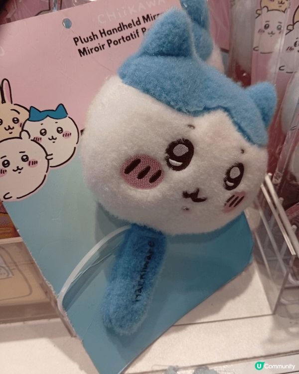 Chiikawa可愛模樣，讓它的周邊商品熱賣中，有毛絨徽章、...