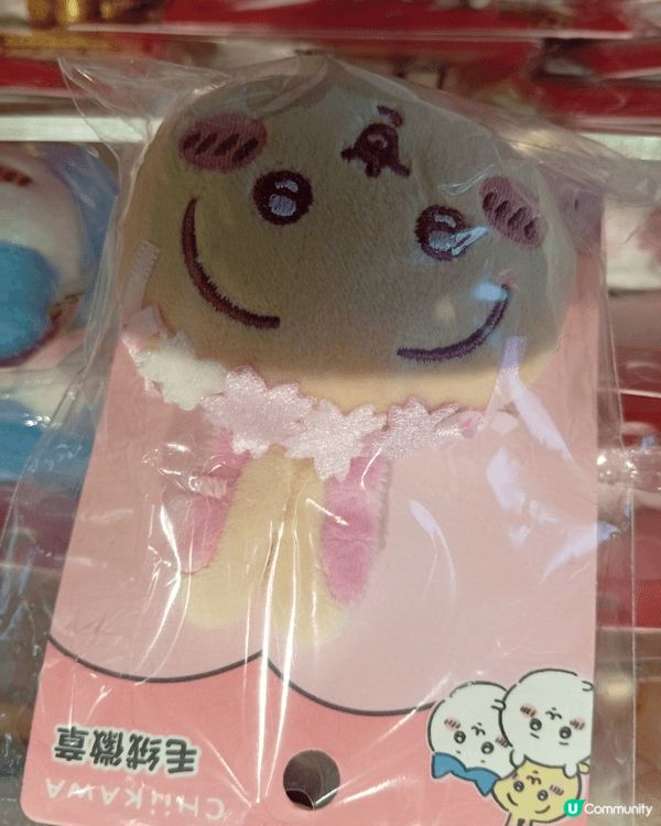 Chiikawa可愛模樣，讓它的周邊商品熱賣中，有毛絨徽章、...