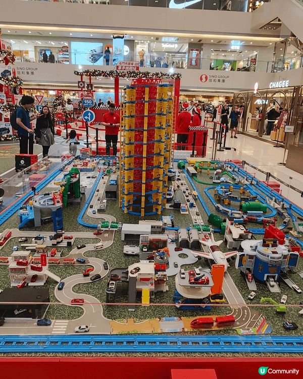 屯門市廣場嘅聖誕Tomica車仔展，當中包括Chiikawa...