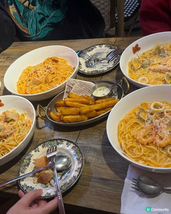 一班朋友吹水食飯