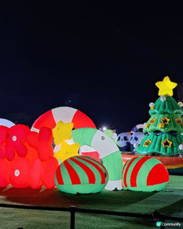 西九聖誕小鎮2025位於西九文化區，融合聖誕氛圍與藝術展示，...