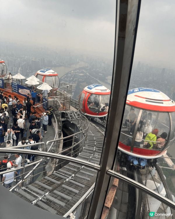 在廣州塔坐吊車，居高臨下欣賞廣州的雄偉壯麗的景色，但如節日假...