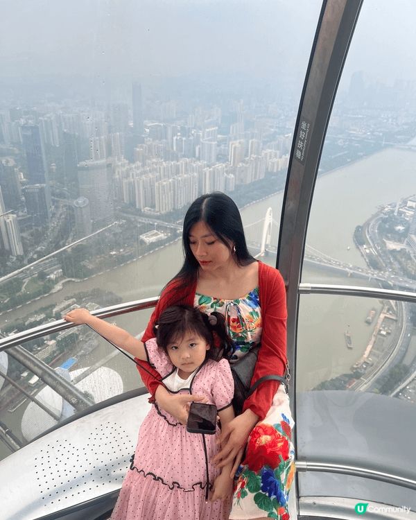 在廣州塔坐吊車，居高臨下欣賞廣州的雄偉壯麗的景色，但如節日假...