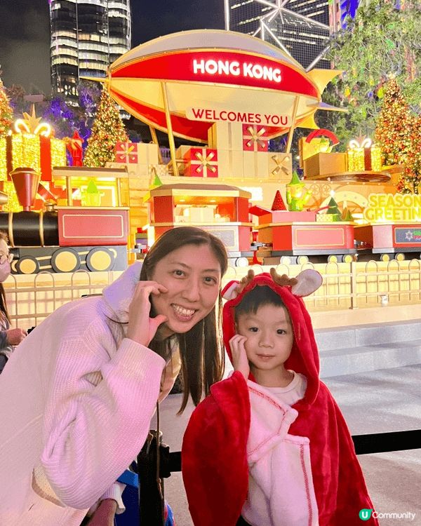 聖誕節要四出卡，今次來到中環皇后像廣場。