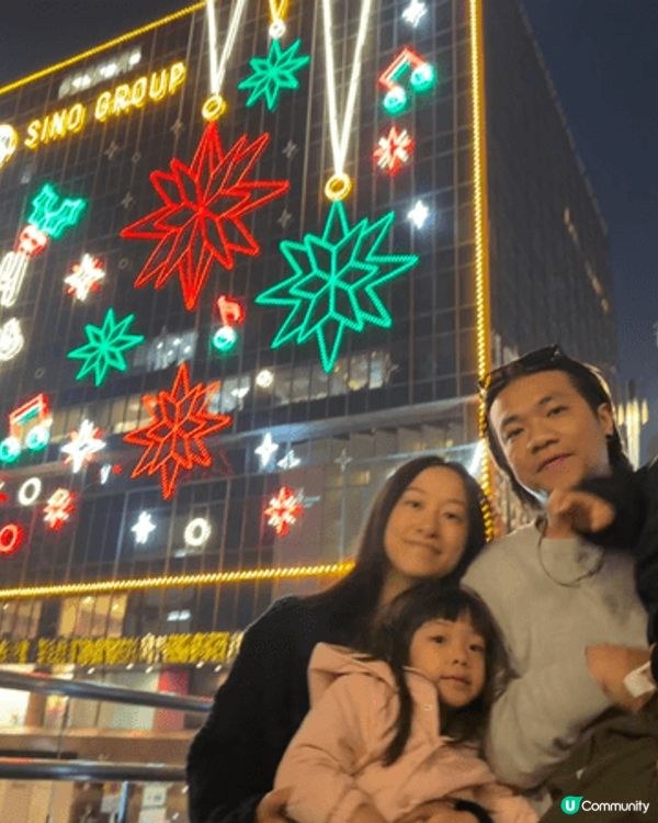 聖誕來臨，我們都會帶小朋友出外感受充滿節目氣氛的地方，影影相...
