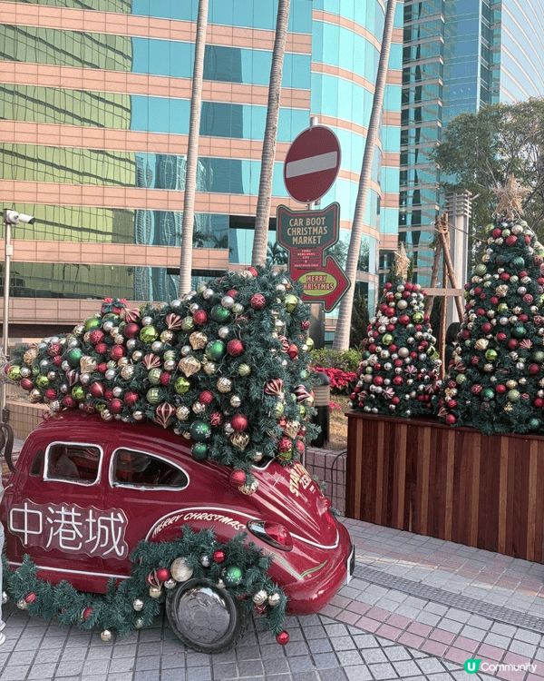 在中港城聖誕市場逛完，再到尖沙咀看燈飾，直落香格里拉邊聽音樂...