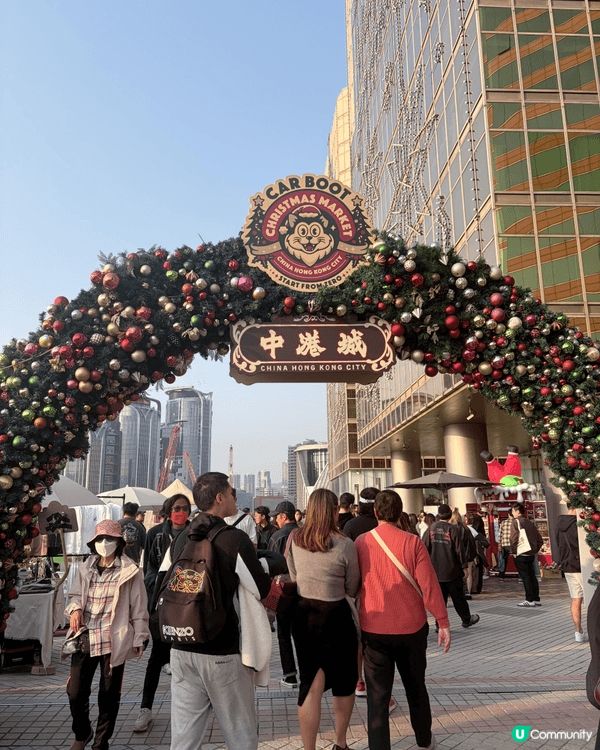 在中港城聖誕市場逛完，再到尖沙咀看燈飾，直落香格里拉邊聽音樂...