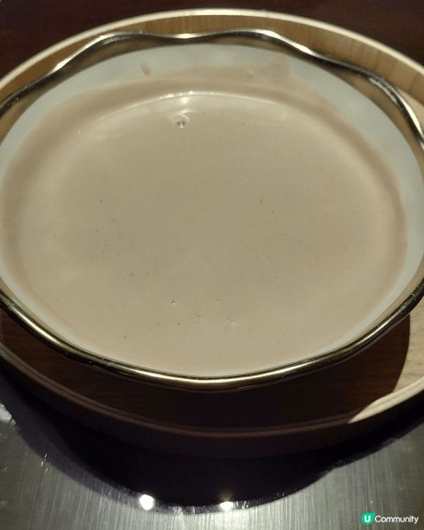 在中港城聖誕市場逛完，再到尖沙咀看燈飾，直落香格里拉邊聽音樂...