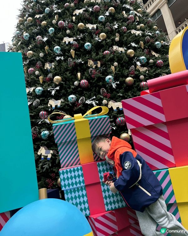 今個聖誕帶住仔仔周圍玩同打卡，最興奮係同到聖誕老人合照呀！