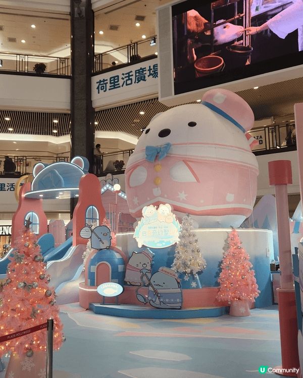 去荷里活廣場食買玩，假日最多都有5小時泊車，仲有5米高白熊超...