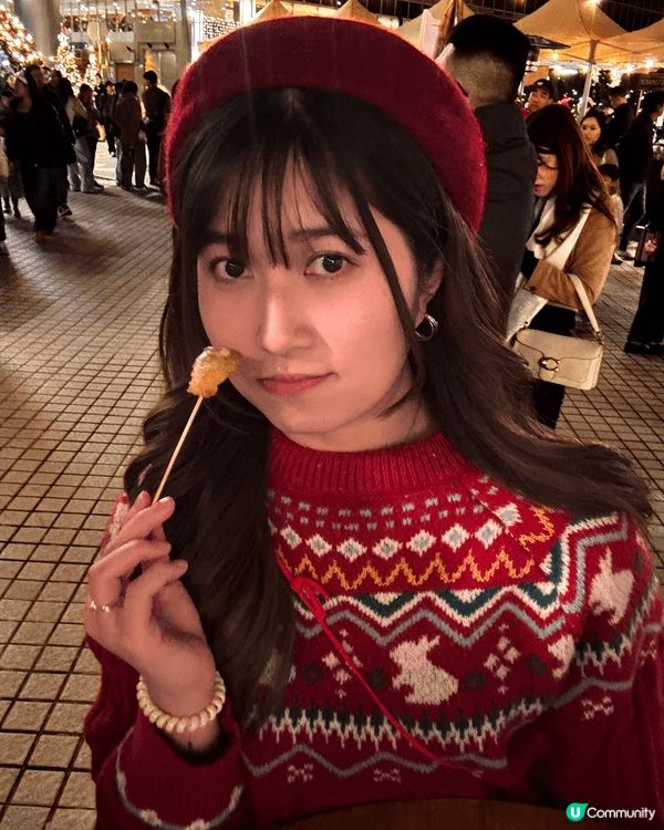 去了中港城的車尾箱市集，燈熄和聖誕樹好有氣氛，成個氣氛好溫暖...