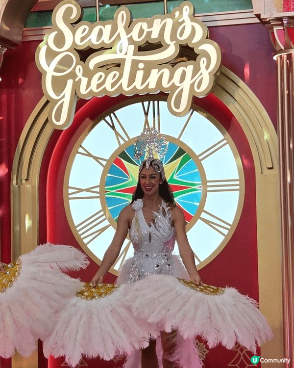 機場喺聖誕期間除咗有佈置外，仲有精彩表演，氣氛勁好。