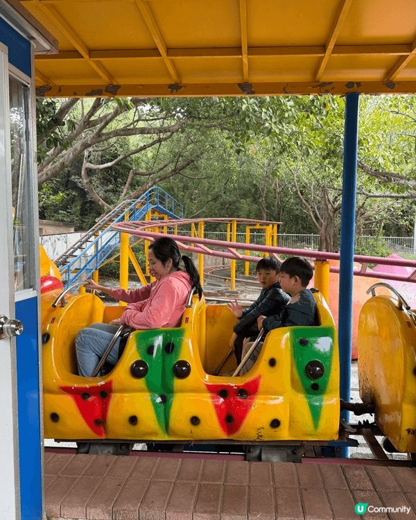 景山太多人上山 去了傍邊的海濱公園 很不錯 每個遊戲都只是幾...