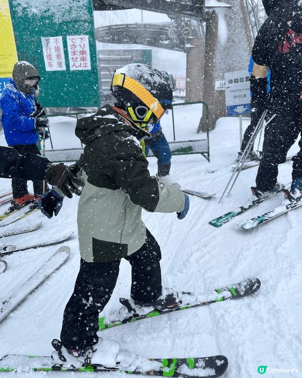 聖誕我們去了東京不太遠的湯澤滑雪，過一個白色的聖誕，酒店是一...