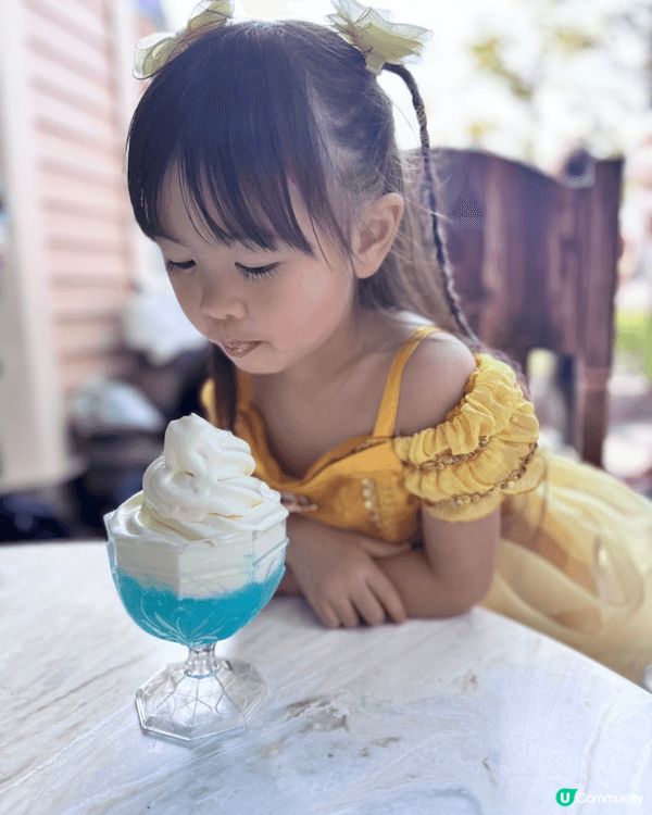 香港迪士尼樂園聖誕節不論是表演或是聖誕裝飾或是氣氛，都是男女...