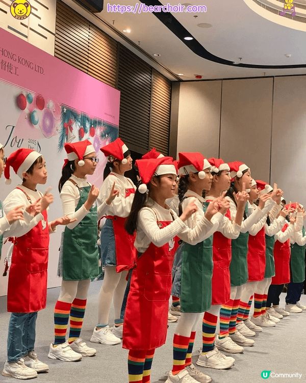 聖誕節期間，與合唱團的朋友們在不同地方表演，非常享受。
