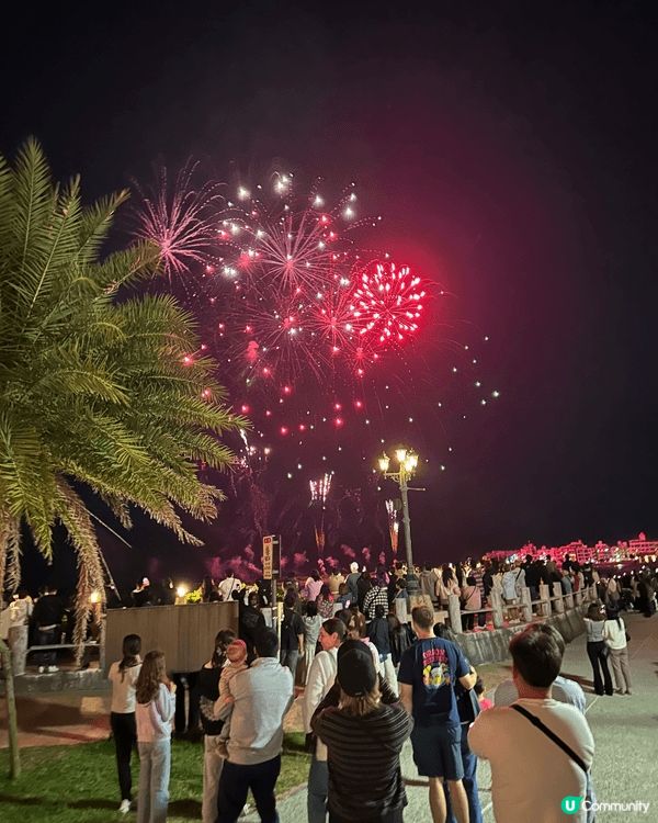 12月係沖繩，去左充滿異國風情既美國村，呢個小村換左聖誕裝飾...