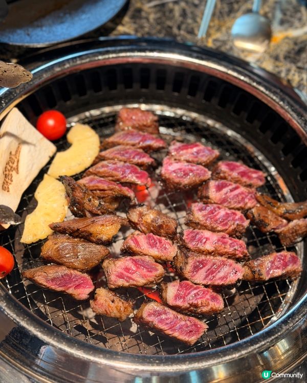 弘大必食炭燒烤肉！原條牛仔骨專人代燒🤤