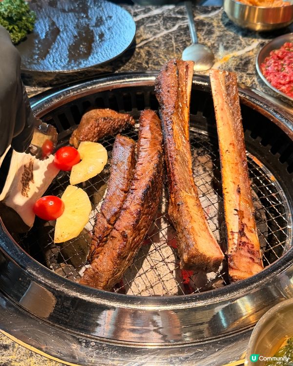 弘大必食炭燒烤肉！原條牛仔骨專人代燒🤤