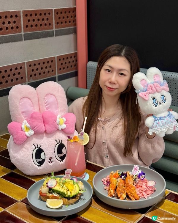 Both crossover Esther bunny 💕