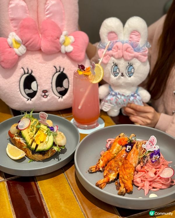 Both crossover Esther bunny 💕