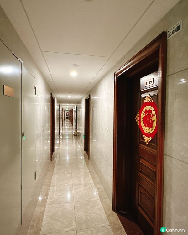 $500住深圳高級公寓開箱｜一晚變身私人影院＋美團外賣開餐