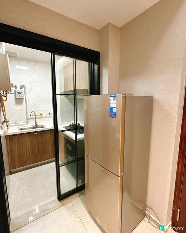 $500住深圳高級公寓開箱｜一晚變身私人影院＋美團外賣開餐