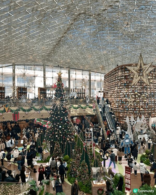 韓國🇰🇷首爾的星空圖書館📚！館內空間超大，有兩層，仲連接商場...