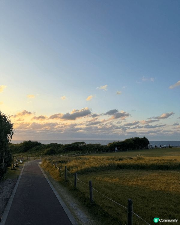 位置沖繩既萬座毛，因形狀似象鼻的岸壁「象鼻岩」而得名，有個好...