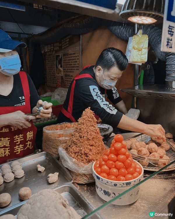 去咗台北寧夏夜市推介尼間蛋黃芋餅，炸到外脆內有蛋黃同肉酥，超...