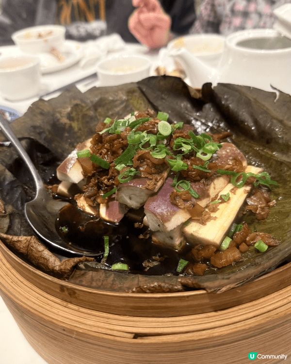 這是大圍的一間米芝蓮餐廳，訂位要一個月前訂，叉燒有蜜糖香味燒...