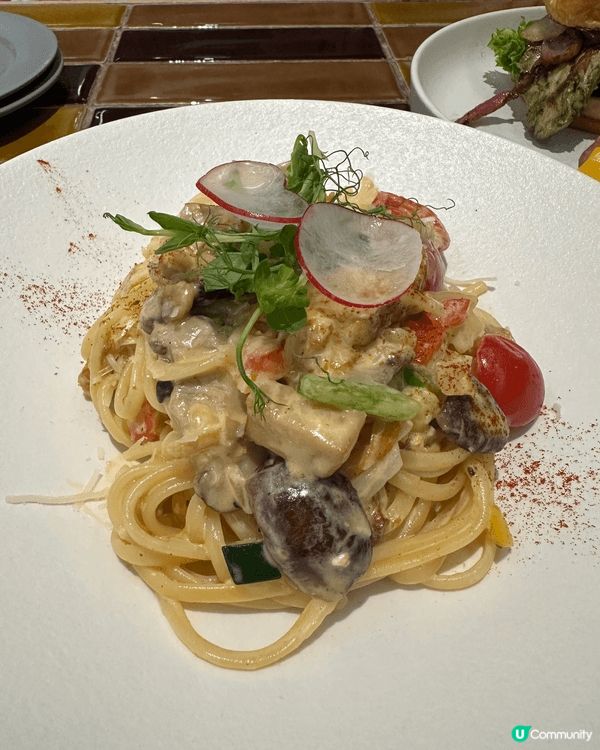 九龍灣德福廣場有間cafe呢排做緊Esther Buddle...