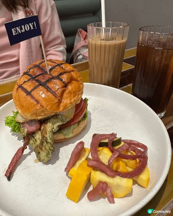 九龍灣德福廣場有間cafe呢排做緊Esther Buddle...