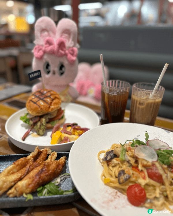 九龍灣德福廣場有間cafe呢排做緊Esther Buddle...