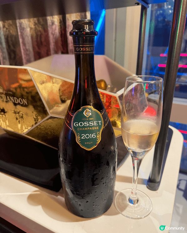 今次聚會朋友揀咗「去滾」這間店，大家都以為一定係佢打邊爐，其...