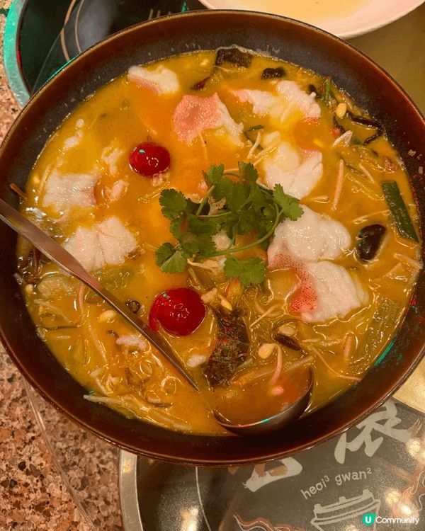 今次聚會朋友揀咗「去滾」這間店，大家都以為一定係佢打邊爐，其...