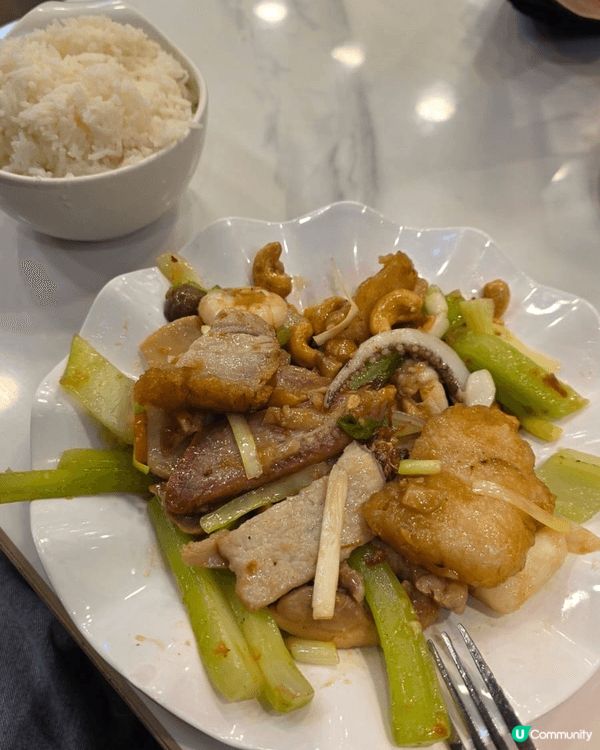 香港朗豪坊（Langham Place）是一個綜合性商場和酒...