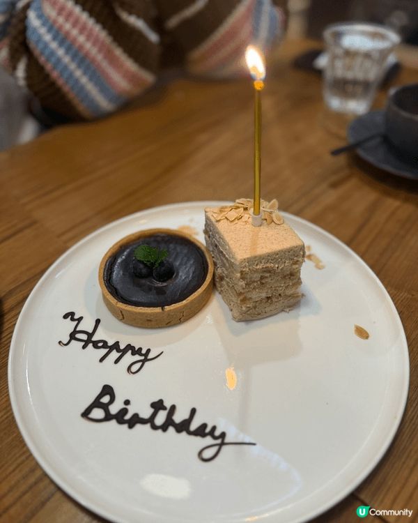 朋友上星期生日，佢又係上環個頭返工介紹左間隱世cafe小店，...