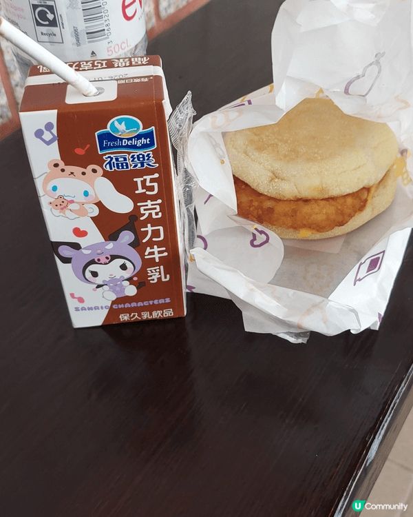 高雄的城市漢堡早午餐店，雞扒沙律套餐、薯餅包及黑椒蛋烏冬，很...