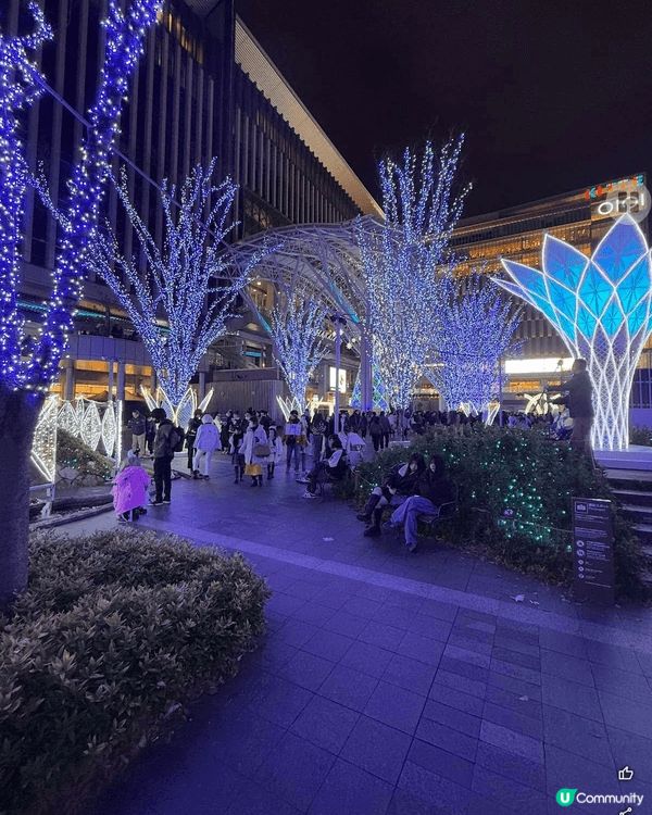 這是jr嘅 博多城這裏商場聖誕灯饰很美，甚有聖誕氣氛 係打卡...