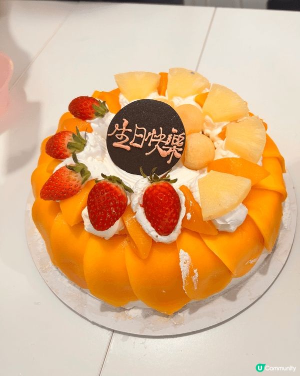 元朗一日遊，去咗金蘋果買完蛋糕後再去咗千色附近食芫荽冰同蛇🥰...