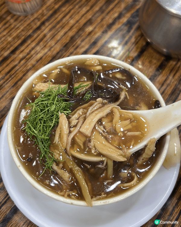 元朗一日遊，去咗金蘋果買完蛋糕後再去咗千色附近食芫荽冰同蛇🥰...