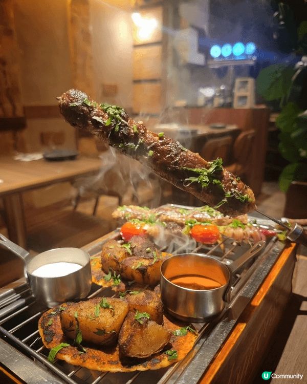 香港少見的地中海莱餐廳，菜式選擇多元化，裝修設計精緻，氣氛舒...