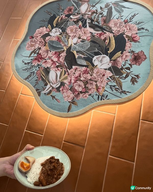 有時候，一碗肉燥飯可以比人瞬間穿越返去台灣。喺荃灣愉景新城，...