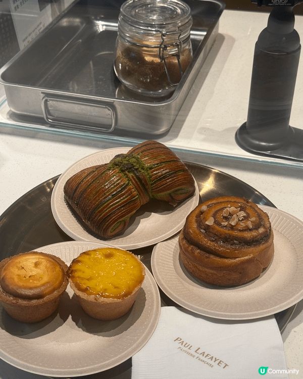 圖中係兩間餐廳，一間九龍城的泰羅，佢嘅泰國菜真係好好食